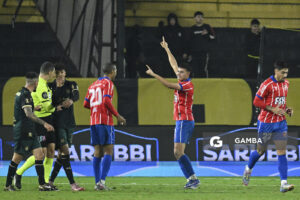 Lucas Pino, de Central Español, Liga AUF Uruguaya. Estadio Campeón del Siglo.