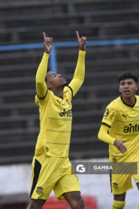 Abel Hernández, de Peñarol, Liga AUF Uruguaya. Estadio Luis Tróccoli.