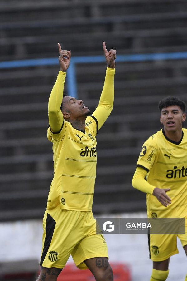 Abel Hernández, de Peñarol, Liga AUF Uruguaya. Estadio Luis Tróccoli.