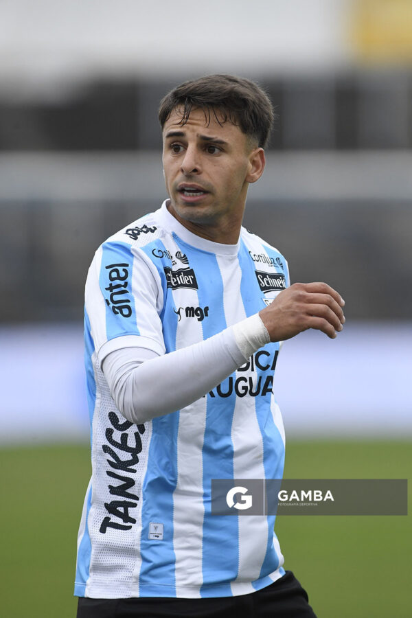 Cristian Barros, de Cerro, Liga AUF Uruguaya. Estadio Luis Tróccoli.
