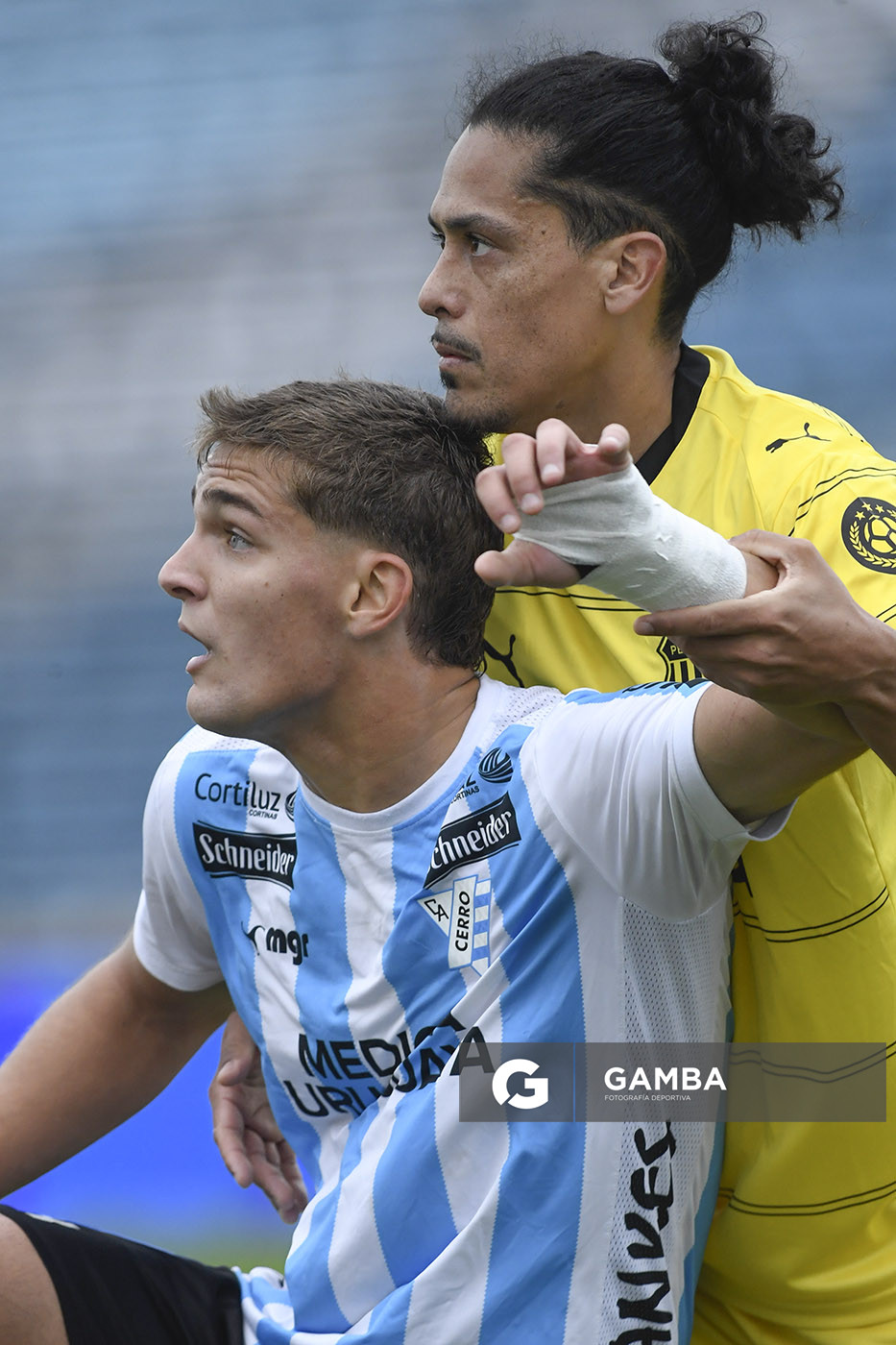 Augusto Cambón, de Cerro. Mauricio Lemos, de Peñarol. Liga AUF Uruguaya. Estadio Luis Tróccoli.