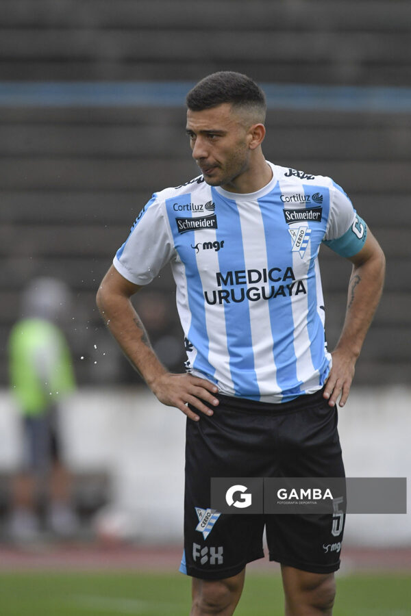 Alejo Macelli, de Cerro, Liga AUF Uruguaya. Estadio Luis Tróccoli.