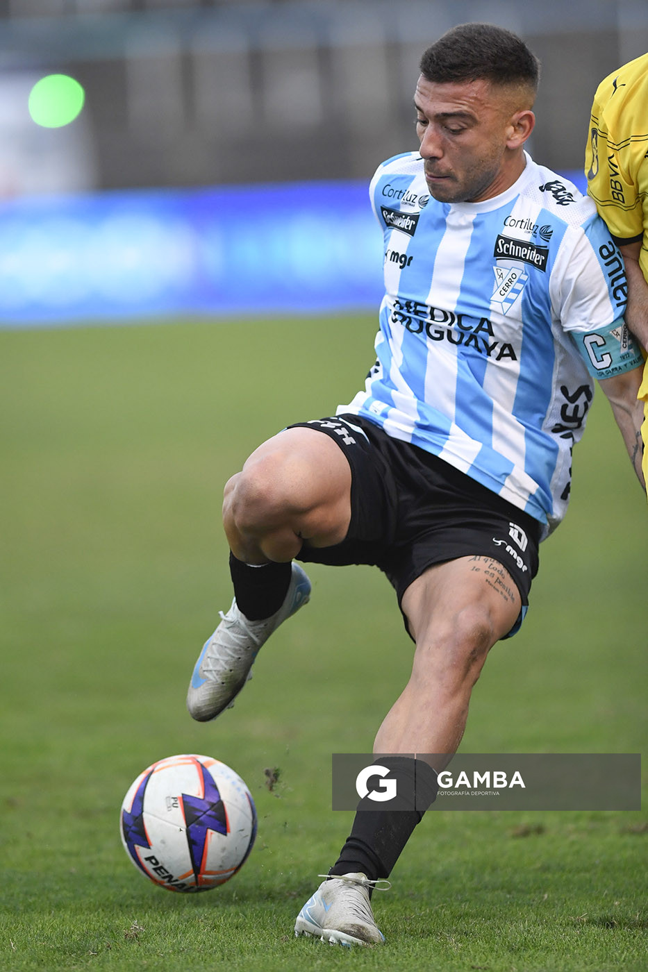 Alejo Macelli, de Cerro, Liga AUF Uruguaya. Estadio Luis Tróccoli.