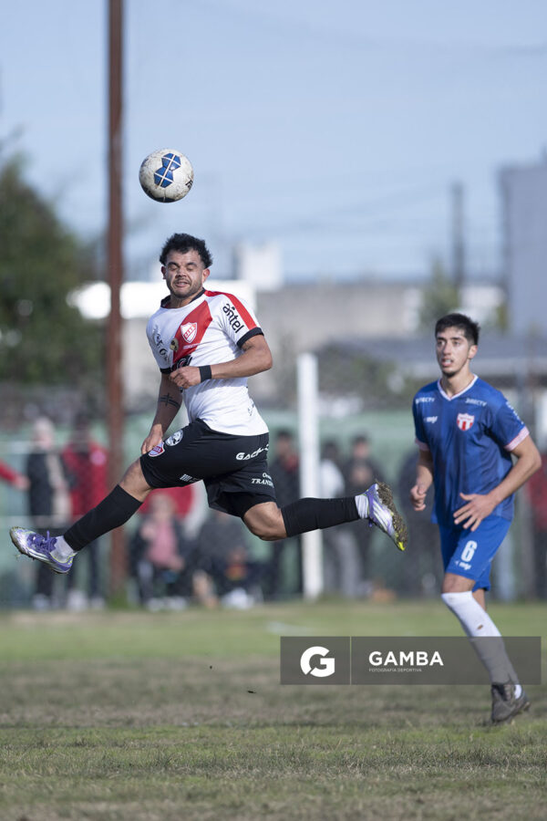 Darío Casañas, de Barrio Olímpico, 22ª Copa Nacional de Clubes. Estadio Parque Walter Montero.