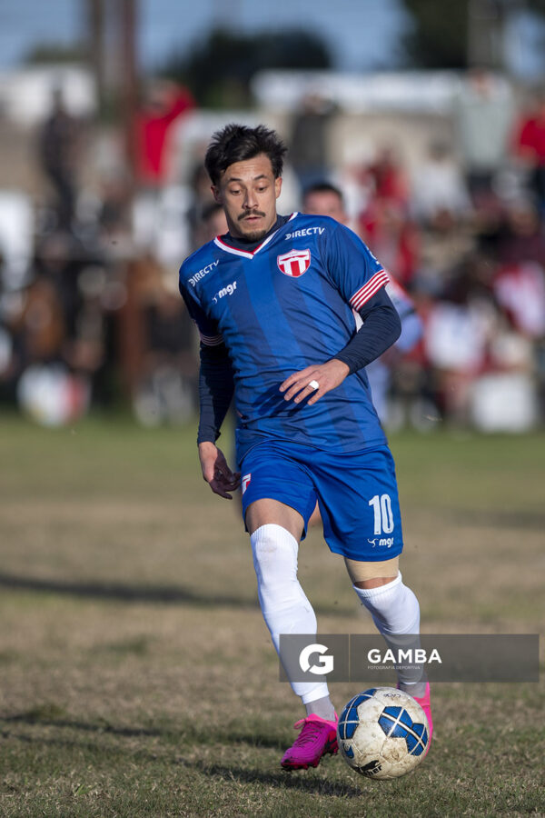 Leandro Dalmao, de San Carlos, 22ª Copa Nacional de Clubes. Estadio Parque Walter Montero.