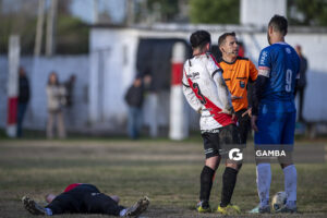 Facundo Piña, árbitro central, 22ª Copa Nacional de Clubes. Estadio Parque Walter Montero.
