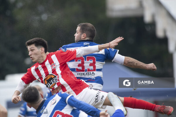 Nagüel Quimbo, de Lavalleja. Germán Fernández, de Libertad. 22ª Copa Nacional de Clubes. Estadio Parque Alfredo García Montero.