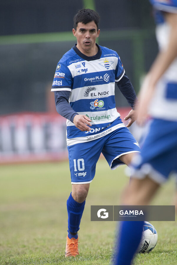 Federico Ramos, de Libertad, 22ª Copa Nacional de Clubes. Estadio Parque Alfredo García Montero.