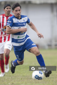 Matías Tavares, de Libertad, 22ª Copa Nacional de Clubes. Estadio Parque Alfredo García Montero.