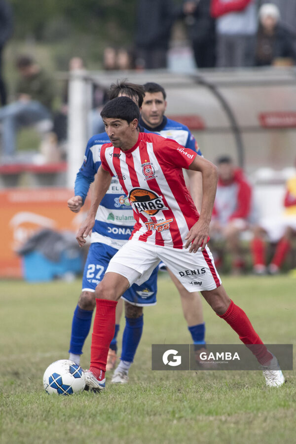 Jonathan Pérez, de Lavalleja, 22ª Copa Nacional de Clubes. Estadio Parque Alfredo García Montero.