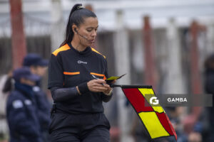 Verónica Gutiérrez, segundo árbitro asistente, 22ª Copa Nacional de Clubes. Estadio Parque Alfredo García Montero.