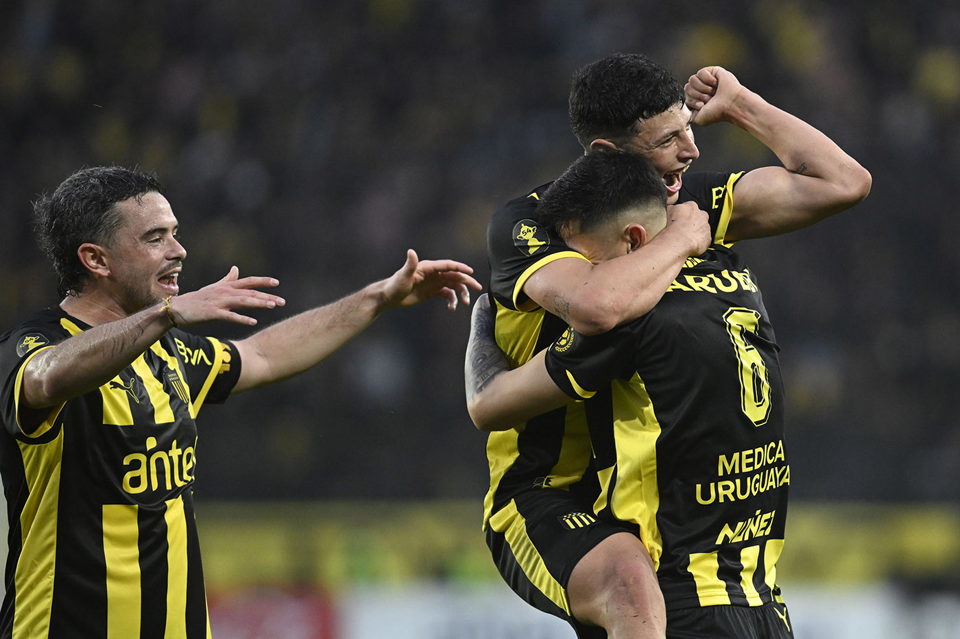Peñarol 3 - Boston River 0. F6INT26.