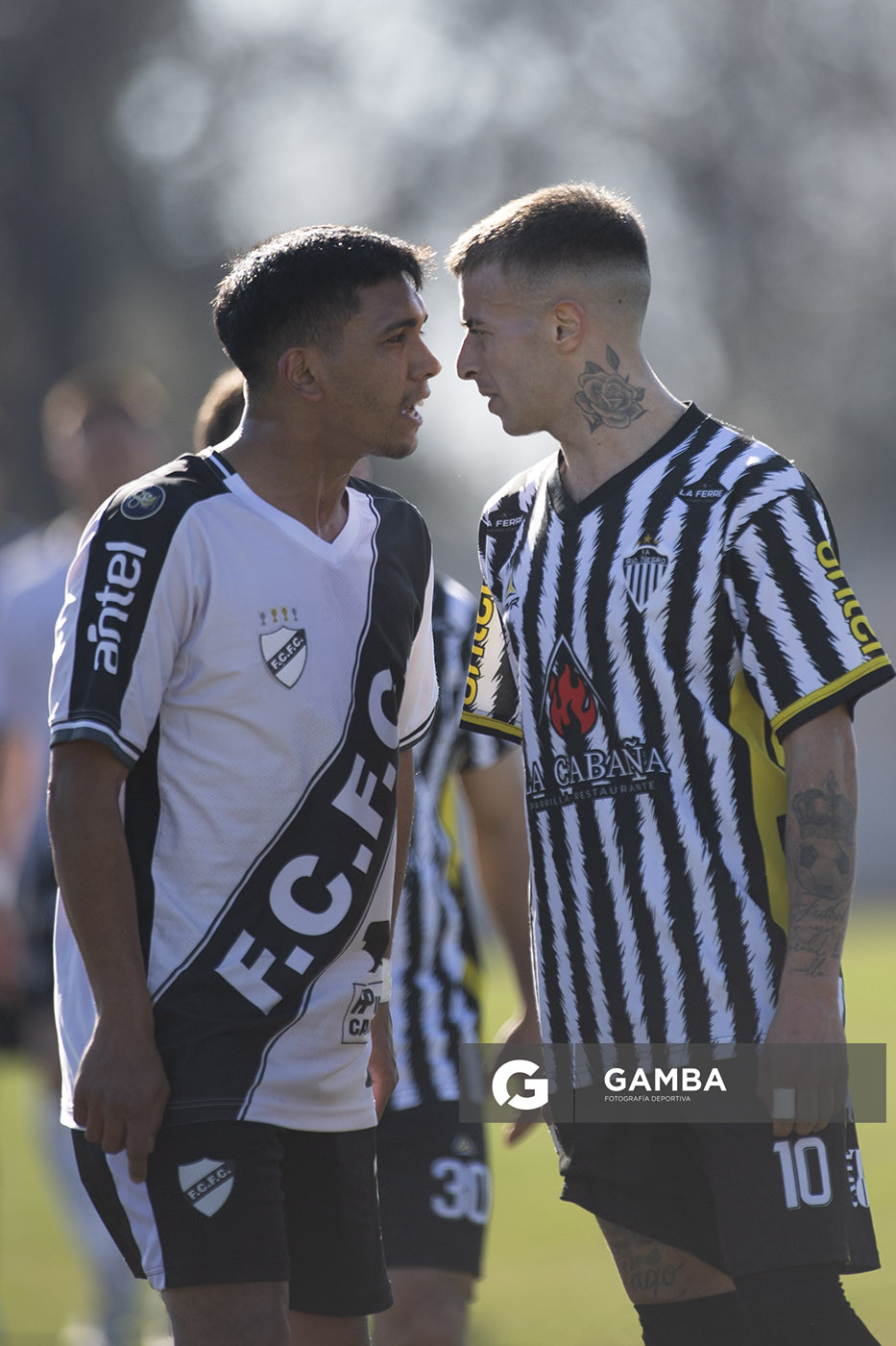 Leandro De Mora, de Ferro Carril. Kevin Torena, de Río Negro. 22ª Copa Nacional de Clubes.