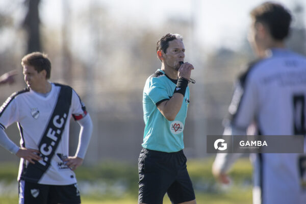 Mario Mauttones, árbitro central, 22ª Copa Nacional de Clubes.