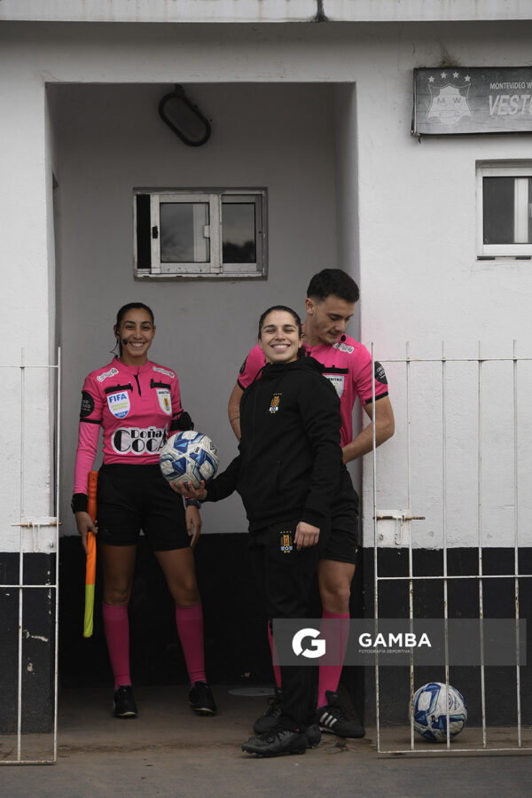 Sabrina Blanco, cuarta árbitra, Campeonato Uruguayo Femenino. Complejo Walter Devoto.