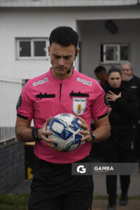 Juan Arias, árbitro central, Campeonato Uruguayo Femenino. Complejo Walter Devoto.