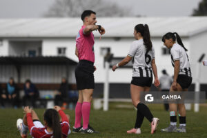 Juan Arias, árbitro central, Campeonato Uruguayo Femenino. Complejo Walter Devoto.