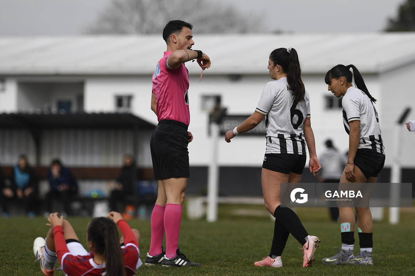 Juan Arias, árbitro central, Campeonato Uruguayo Femenino. Complejo Walter Devoto.
