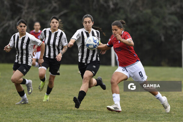 Agostina Marcora, de Nacional, Campeonato Uruguayo Femenino. Complejo Walter Devoto.