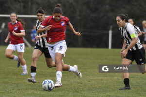 Agostina Marcora, de Nacional, Campeonato Uruguayo Femenino. Complejo Walter Devoto.