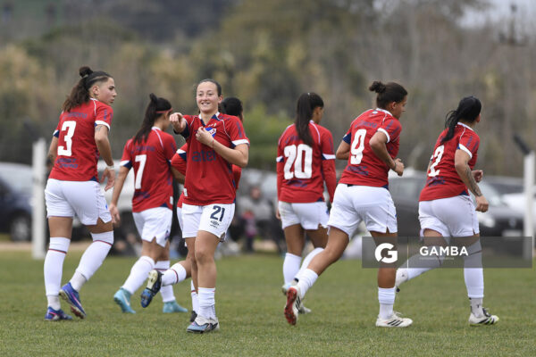 Sofía Olivera, de Nacional, Campeonato Uruguayo Femenino. Complejo Walter Devoto.
