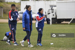 Paula Navarro, directora técnica de Nacional, Campeonato Uruguayo Femenino. Complejo Walter Devoto.