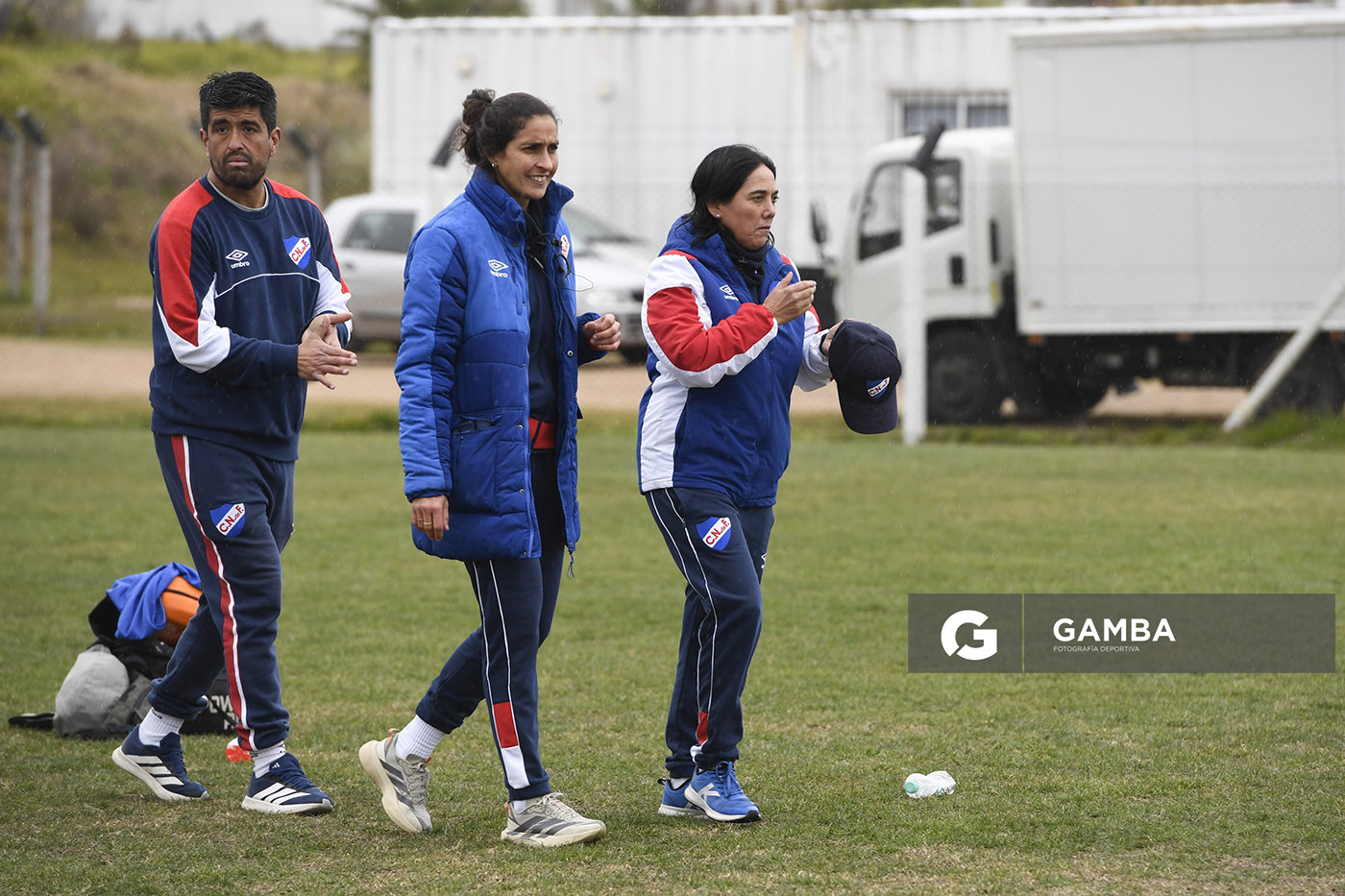 Paula Navarro, directora técnica de Nacional, Campeonato Uruguayo Femenino. Complejo Walter Devoto.