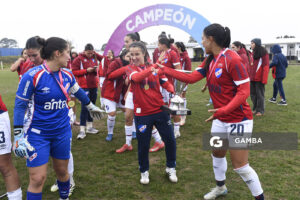 Nacional Campeón del Torneo Apertura. Campeonato Uruguayo Femenino. Complejo Walter Devoto.