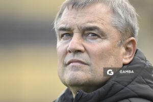Diego Aguirre, director técnico de Peñarol, Liga AUF Uruguaya. Estadio Campeón del Siglo.