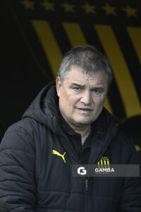 Diego Aguirre, director técnico de Peñarol, Liga AUF Uruguaya. Estadio Campeón del Siglo.