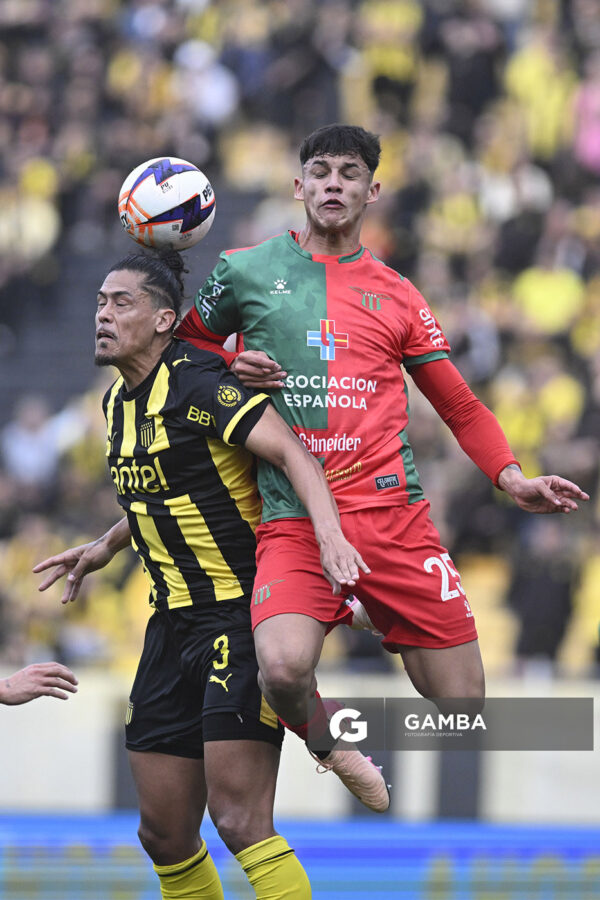 Mauricio Lemos, de Peñarol, Liga AUF Uruguaya. Estadio Campeón del Siglo.