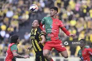 Mauricio Lemos, de Peñarol, Liga AUF Uruguaya. Estadio Campeón del Siglo.