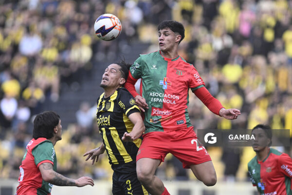 Mauricio Lemos, de Peñarol, Liga AUF Uruguaya. Estadio Campeón del Siglo.