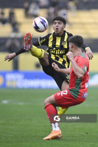 Brian Barboza, de Peñarol, Liga AUF Uruguaya. Estadio Campeón del Siglo.