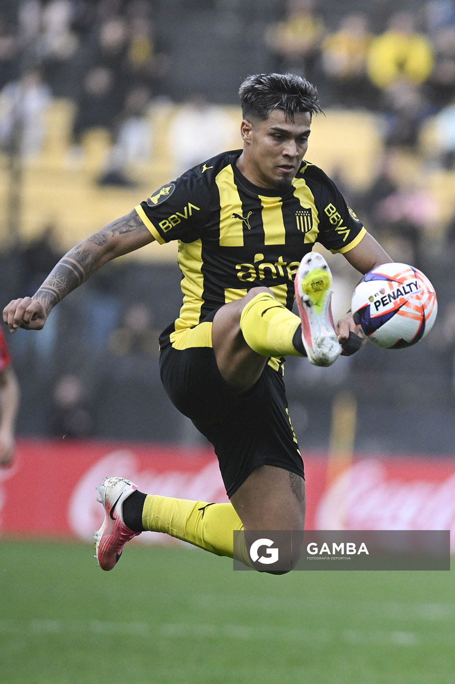 Matías Arezo, de Peñarol, Liga AUF Uruguaya. Estadio Campeón del Siglo.
