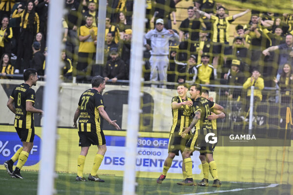Eduardo Darias, de Peñarol, Liga AUF Uruguaya. Estadio Campeón del Siglo.