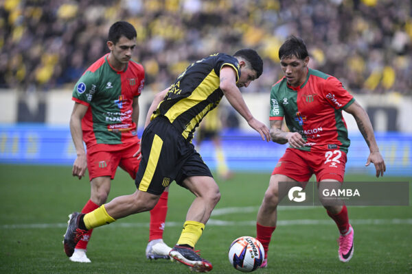 Leonel Jaime, de Peñarol, Liga AUF Uruguaya. Estadio Campeón del Siglo.