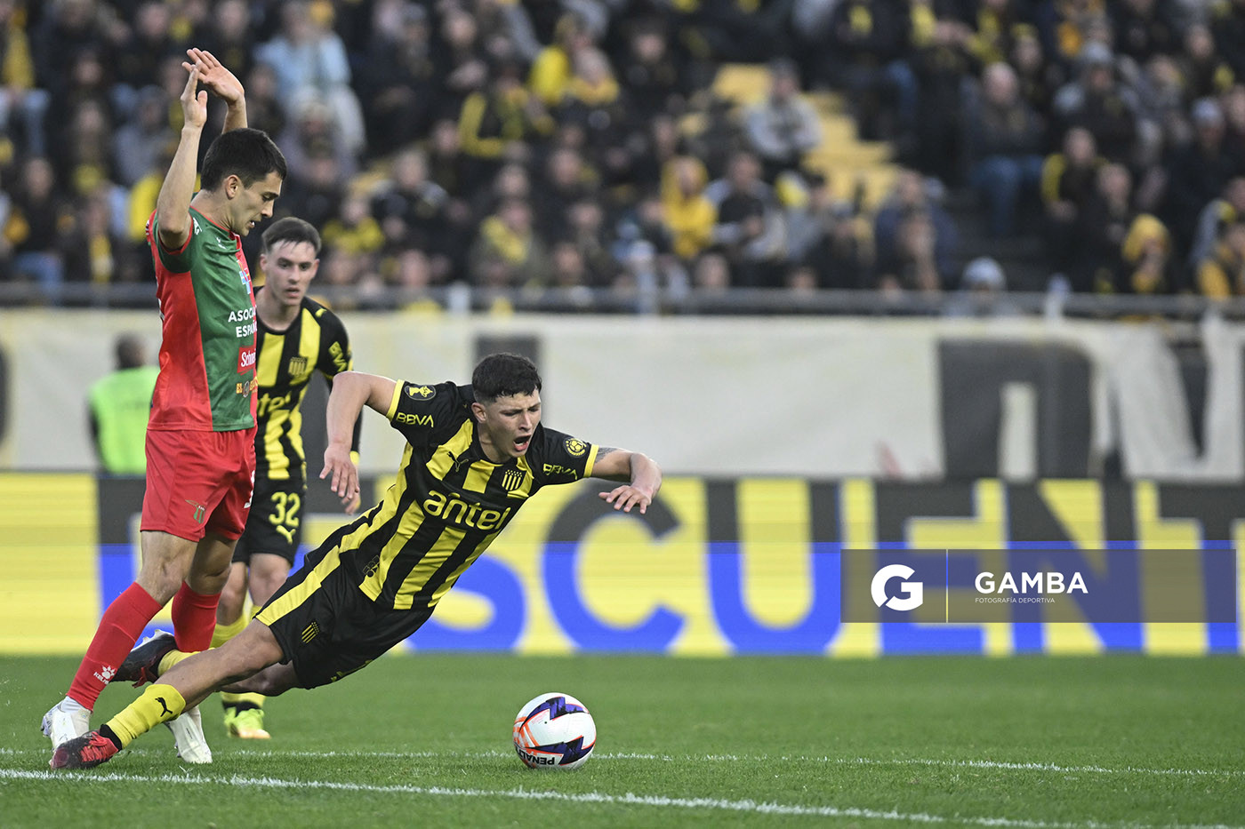 Leonel Jaime, de Peñarol, Liga AUF Uruguaya. Estadio Campeón del Siglo.