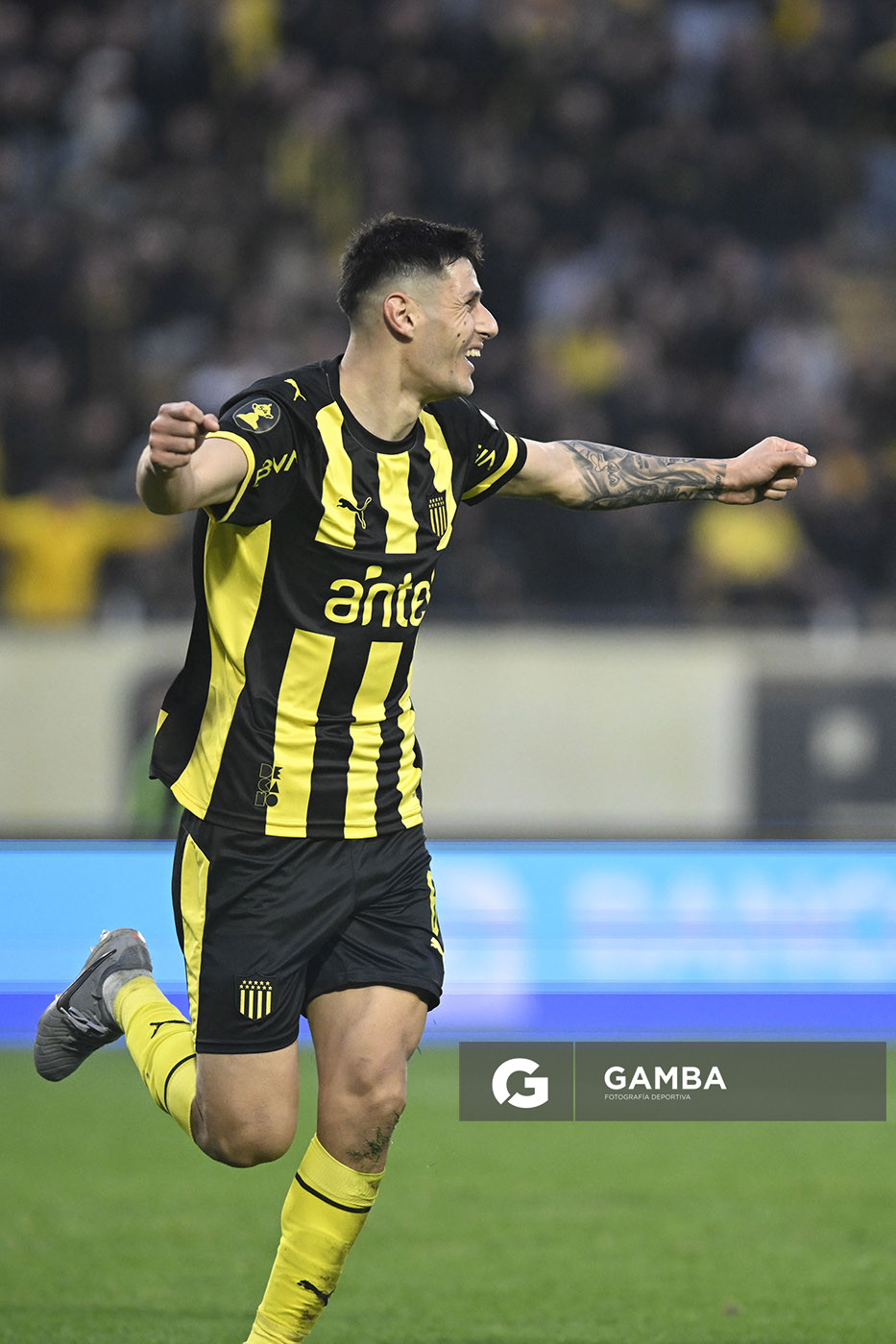 Lucas Ferreira, de Peñarol, Liga AUF Uruguaya. Estadio Campeón del Siglo.