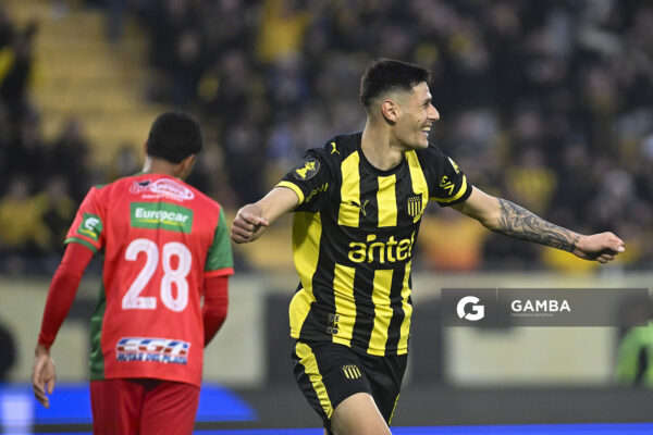 Lucas Ferreira, de Peñarol, Liga AUF Uruguaya. Estadio Campeón del Siglo.