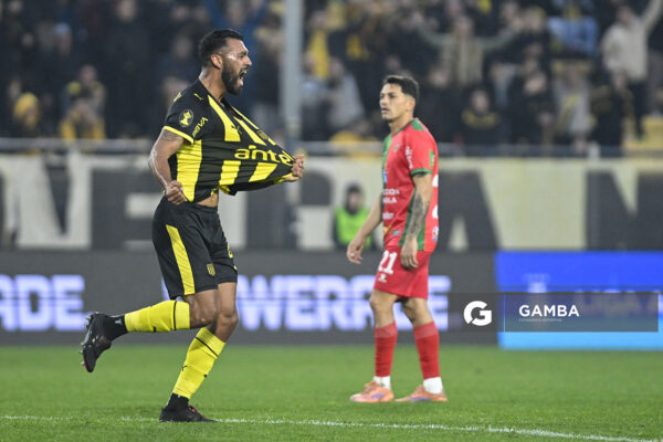 Franco Romero, de Peñarol, Liga AUF Uruguaya. Estadio Campeón del Siglo.