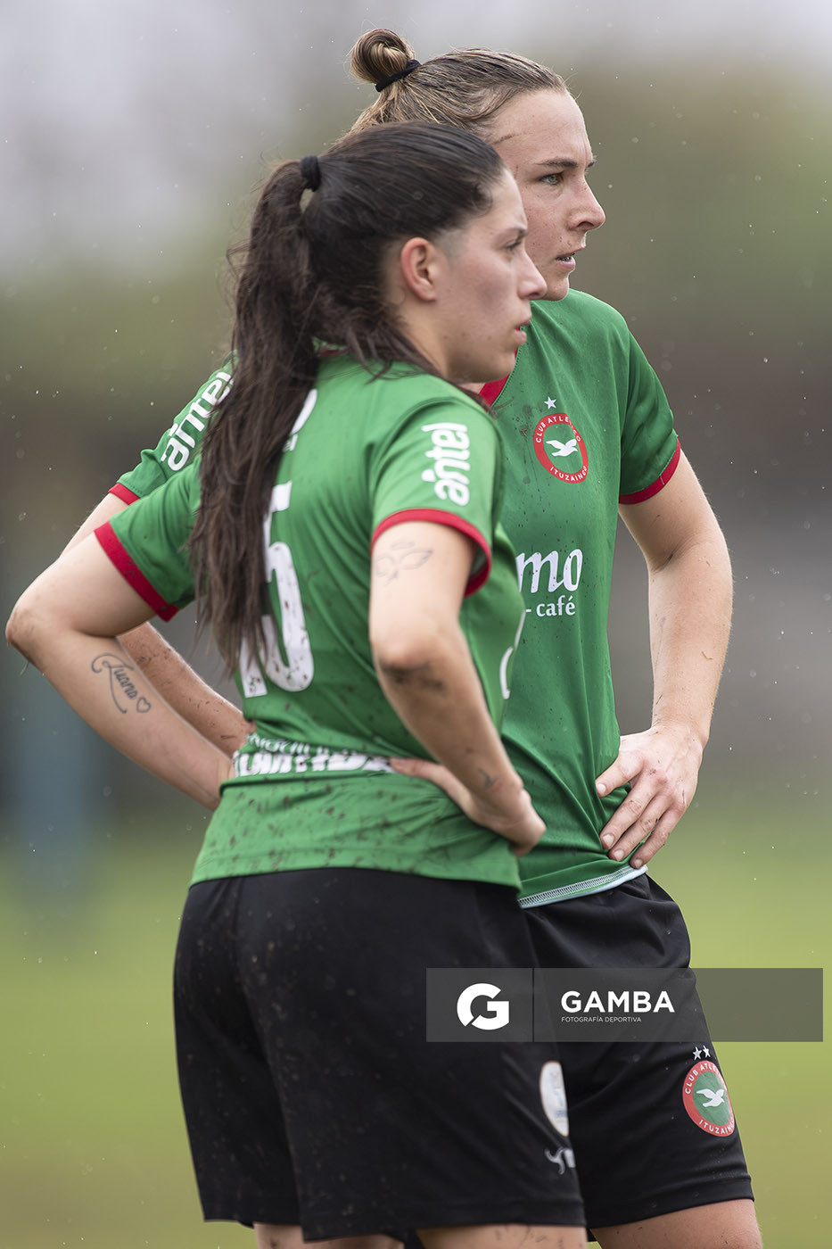 Valentina Bonfrisco y Katherine Ricca, de Ituzaingó. 24ª Copa Nacional de Fútbol Femenino .