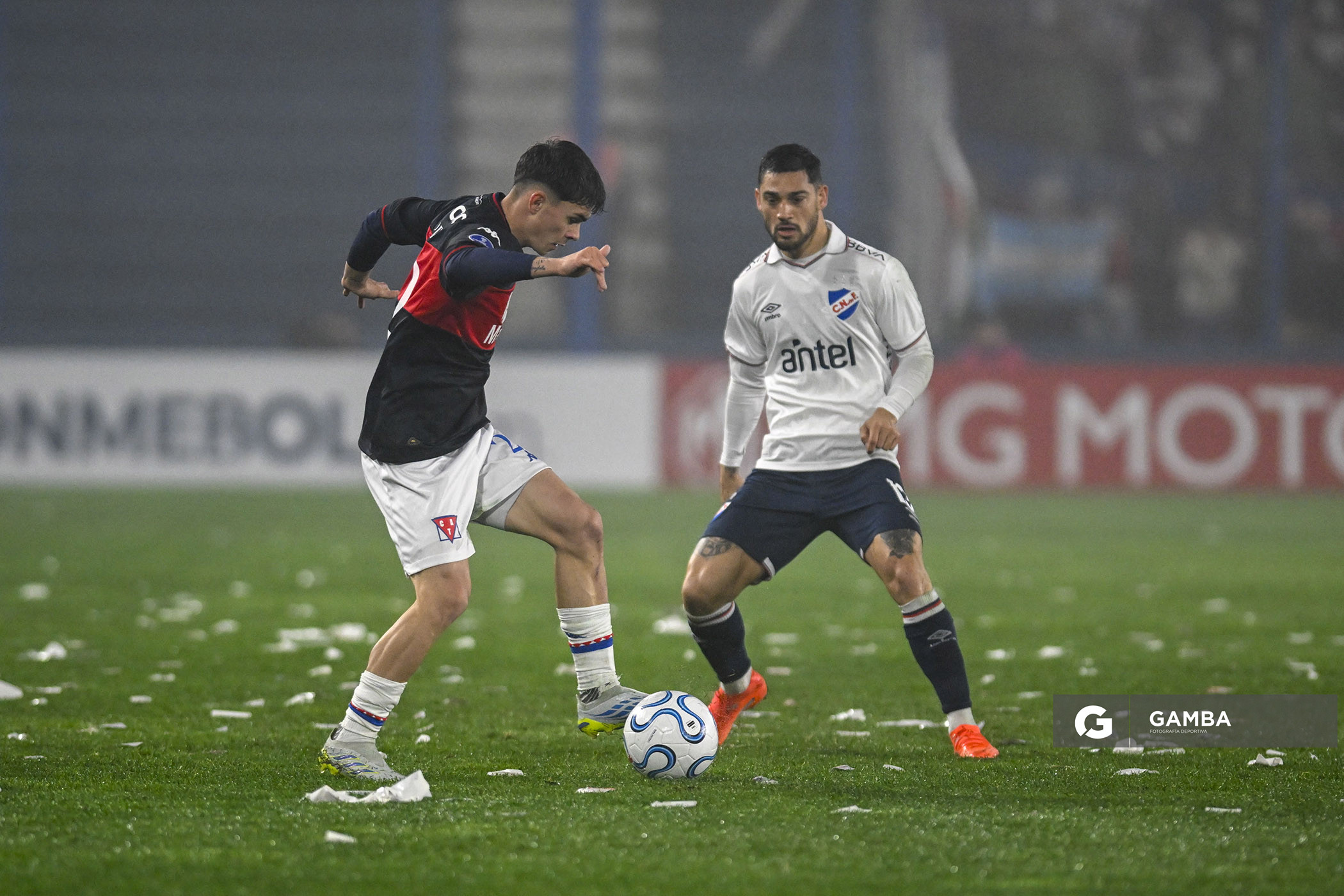 Santiago López, de Tigre, Copa Conmebol Sudamericana. Estadio Gran Parque Central.