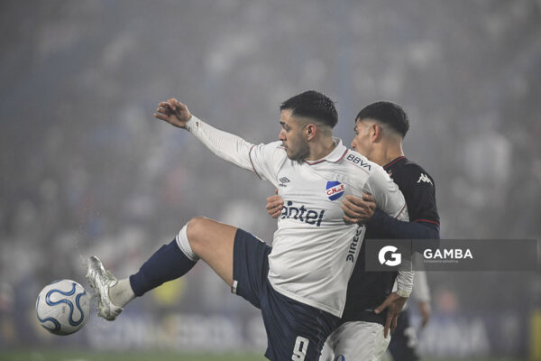 Maximiliano Gómez, de Nacional, Copa Conmebol Sudamericana. Estadio Gran Parque Central.