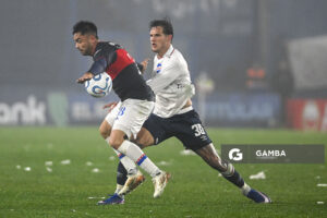 Gonzalo Martínez, de Tigre, Copa Conmebol Sudamericana. Estadio Gran Parque Central.