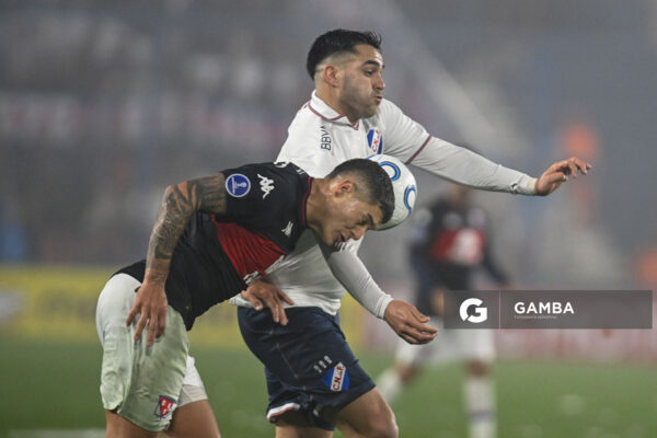 Nahuel Banegas, de Tigre, Copa Conmebol Sudamericana. Estadio Gran Parque Central.
