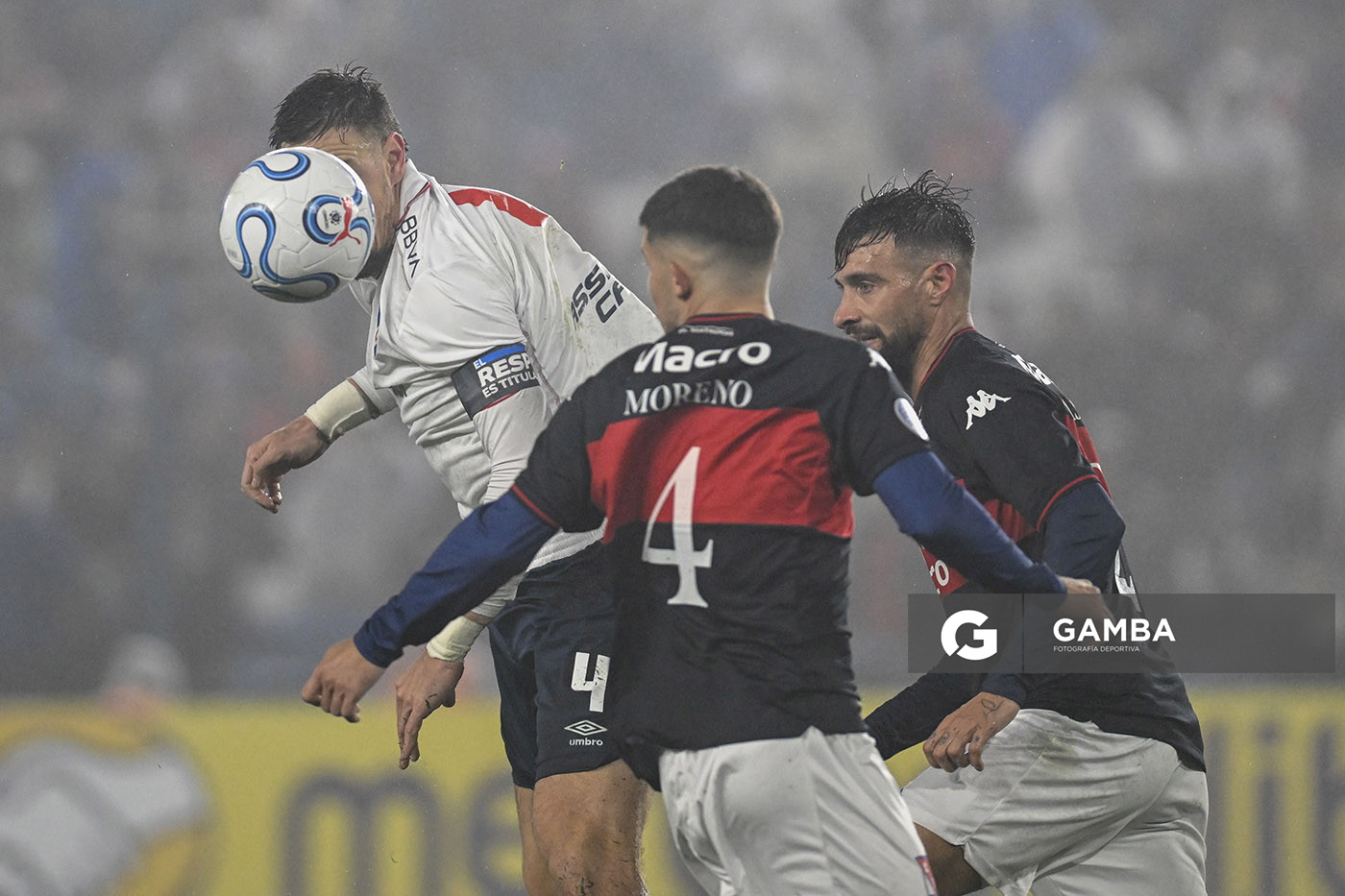 Sebastián Coates, de Nacional. Copa Conmebol Sudamericana. Estadio Gran Parque Central.
