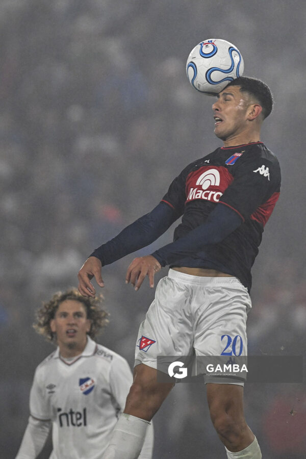 Alan Barrionuevo, de Tigre, Copa Conmebol Sudamericana. Estadio Gran Parque Central.