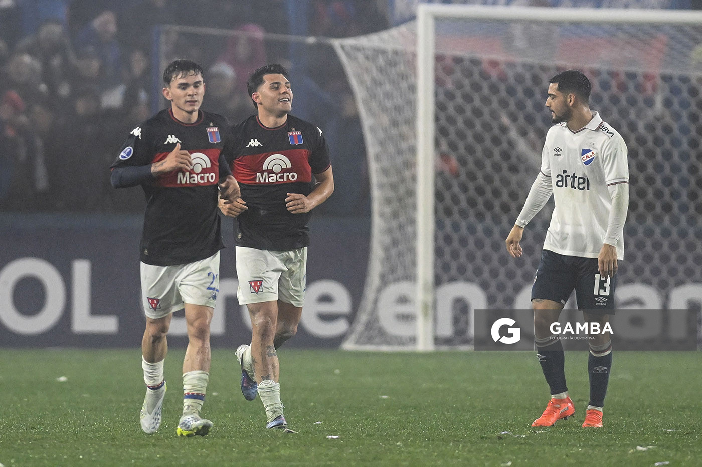 Ignacio Russo, de Tigre, Copa Conmebol Sudamericana. Estadio Gran Parque Central.