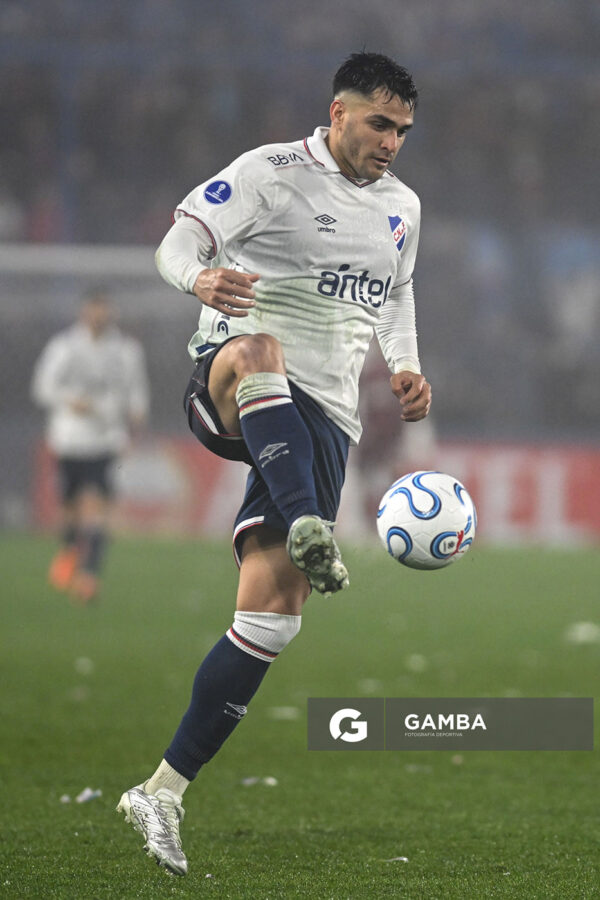 Maximiliano Gómez, de Nacional, Copa Conmebol Sudamericana. Estadio Gran Parque Central.